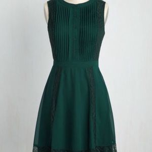 Green Doe & Rae Lace Accent Dress